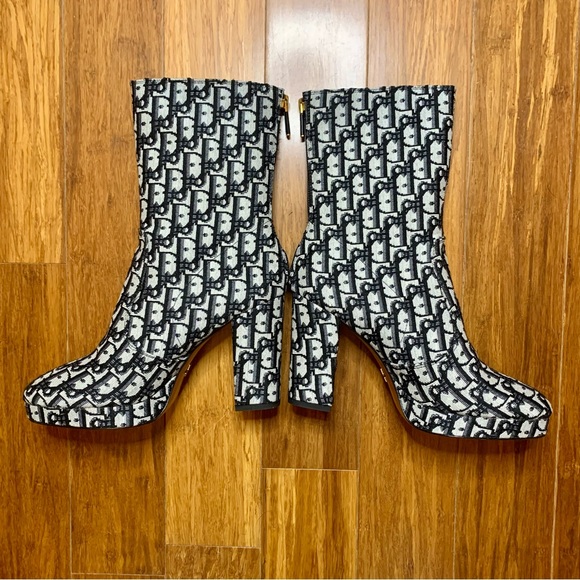 NWB Di0R (Inspired) Heeled Logo Booties *Size 40/8.5 - Picture 3 of 16